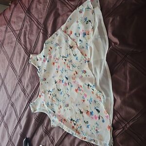 ONLY cream colored floral sleeveless blouse with lining. Women's XL